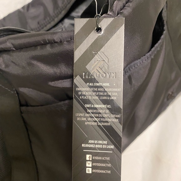 Brand New! KYODAN nylon & vinyl sport duffle w/strap. Great gym/overnight bag. - Picture 2 of 11